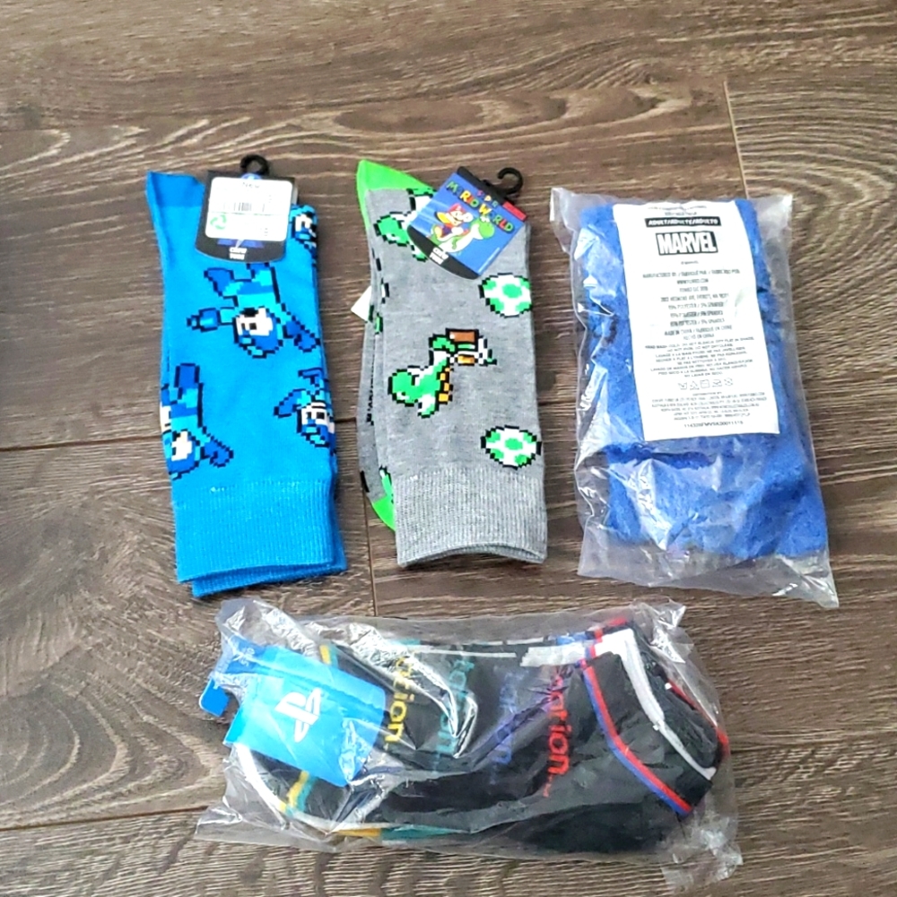 8 pairs of socks - Brand New - Super Mario, Play Station, Mega Man & Marvel